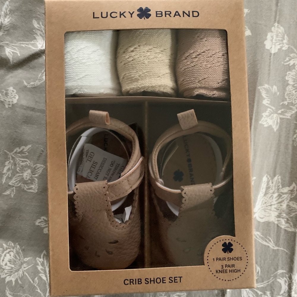 Lucky Brand Crib Shoe Set
